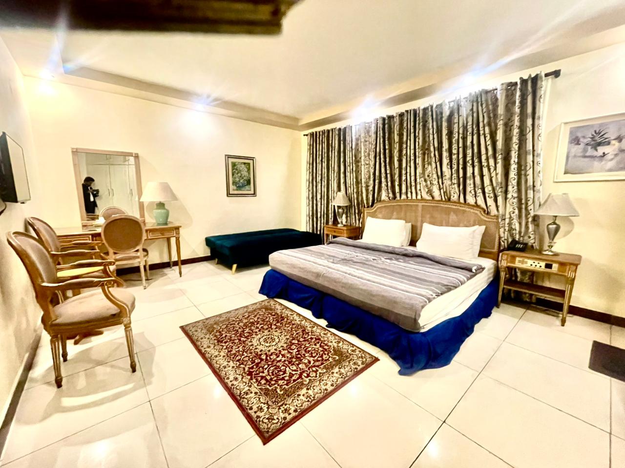Deluxe King Room